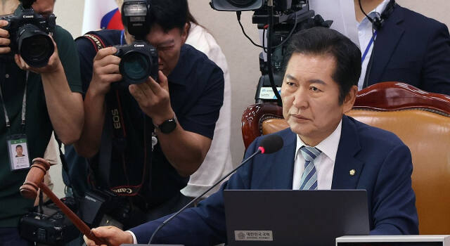 더불어민주당 소속 정청래 법제사법위원회 위원장. 연합뉴스