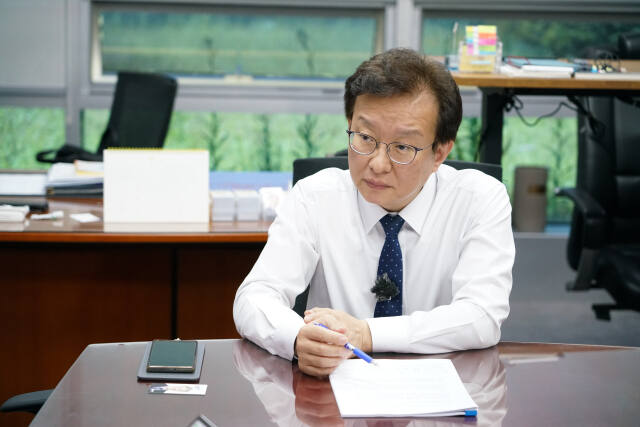 권칠승 더불어민주당 국회의원(화성시병)이 본보 '발암물질 위의 아이들' 연속 보도와 관련해 학교보건법과 환경보건법 일부 개정안을 대표 발의했다.