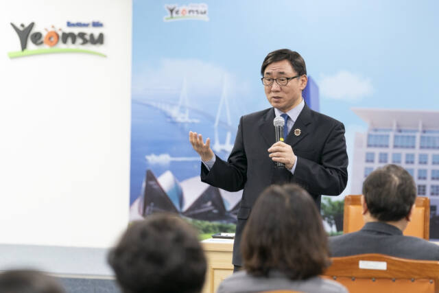고남석 민선7기 연수구청장이 부동산 거래 동향 서포터즈 발대식에서 발언하고 있다. 연수구청 제공