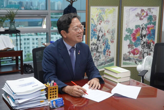 김승원 의원이 29일 경기일보와 인터뷰를 하고 있다. 의원실 제공
