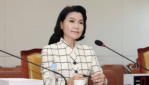 이진숙 방송통신위원장 후보자가 지난 26일 오전 열린 국회 과학기술정보방송통신위원회에서 의원 질의를 경청하고 있다. 연합뉴스