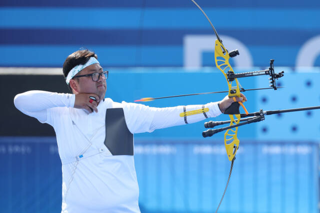 2024 파리 올림픽 양궁 남자 개인전에 나선 김우진(청주시청)이 16강에 안착, 개인전 첫 금메달 획득을 노린다. 연합뉴스