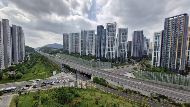 부천시 소사구 범박동 일루미스테이트 아파트 전경. 독자제공.