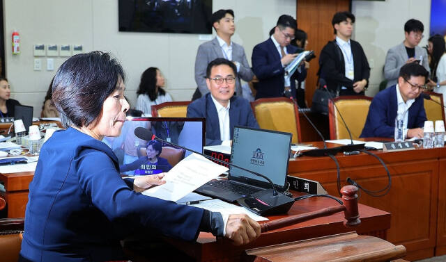 지난달 29일 국회 과학기술정보방송통신위원회 전체 회의를 주재하고 있는 최민희 위원장. 연합뉴스