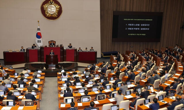 더불어민주당 소속 박범계 인사청문특별위원회 위원장이 1일 오후 열린 국회 본회의에서 노경필·박영재 대법관 후보자 임명동의안과 관련해 심사 보고를 하고 있다. 연합뉴스