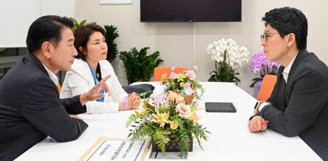김동근 의정부시장과 전희경 국민의힘 의정부갑 당협위원장이 7월18일 김병민 서울시 정무부시장을 만나 106번 버스 폐선 철회를 촉구하고 있다. 의정부시 제공