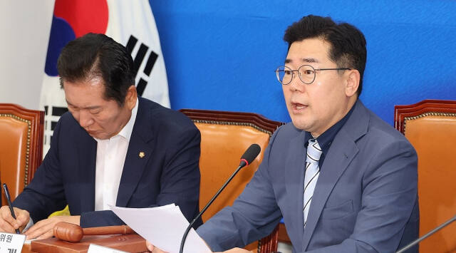 더불어민주당 박찬대 당대표 직무대행 겸 원내대표가 7일 오전 서울 여의도 국회에서 비상경제점검회의를 겸해 열린 최고위원회의에서 발언하고 있다. 연합뉴스