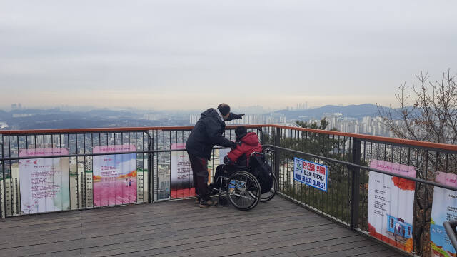 만수산 무장애 나눔길. 인천 남동구 제공