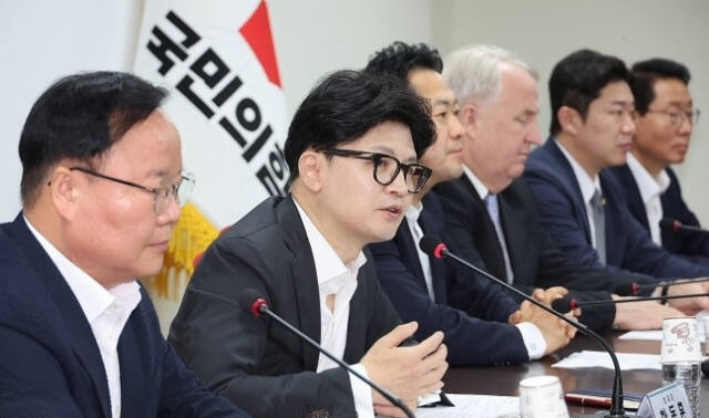 국민의힘 한동훈 대표가 8일 오전 서울 여의도 당사에서 열린 최고위원회의에서 발언하고 있다. 연합뉴스