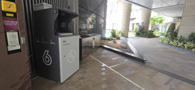 RFID(무선인식)시스템 음식물쓰레기종량기 선두주자 ㈜콘포테크가 자체 음식물종량기의 세계화를 위해 노력하고 있다. 사진은 서울 지역 한 아파트단지에 설치된 RFID시스템 음식물쓰레기종량기. ㈜콘포테크 제공