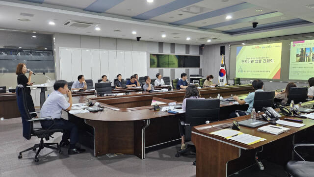 지난 27일 인천 남동구 구월동 인천데이터센터에서 관계기관과 함께 ‘교통사고 안전개선대책 마련 합동간담회’가 열렸다. 시 제공