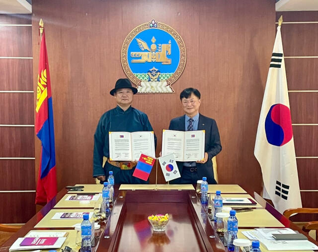 안산시와 몽골 우브르항가이주가 9일 국제 우호 도시 관계 수립 교류의향서를 교환했다. 안산시 제공