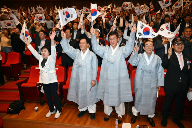 안산시는 15일 제79주년 광복절을 맞아 시민들과 함께 그날의 의미를 더하는 경축 기념 행사를 가졌다. 안산시 제공