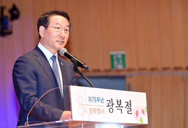 국민의힘 시도지사협의회장인 유정복 인천시장이 지난 15일 인천 연수구 송도국제도시 아트센터인천에서 열린 '제79주년 광복절 경축행사'에서 경축사를 하고 있다. 인천시 제공