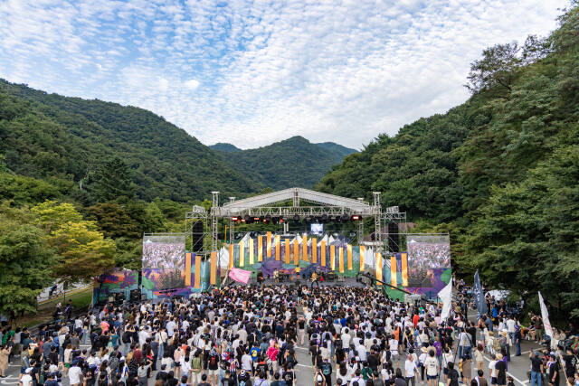 제24회 동두천락페스티벌이 30~31일 동두천 소요산 특설무대에서 펼쳐진다. 사진은 지난해 열린 동두천락페스티벌 공연 광경. 동두천락페스티벌조직위원회 제공.