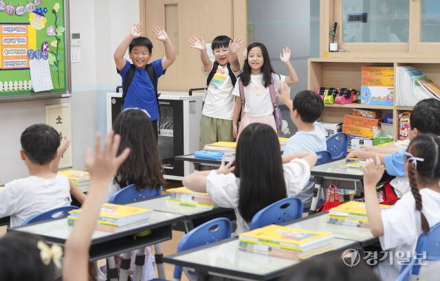 여름방학 끝, 초등학교 개학 시작 [포토뉴스]