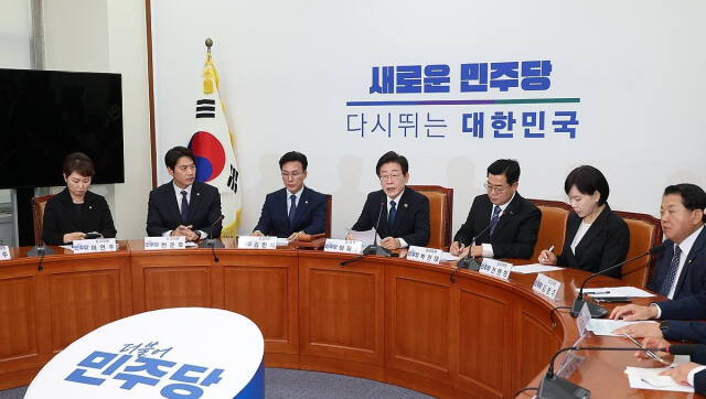 더불어민주당 이재명 대표가 19일 오전 서울 여의도 국회에서 열린 최고위원회의를 주재하고 있다. 연합뉴스