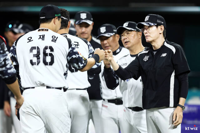 올 시즌 개막 이전 우승 후보로 꼽혔던 프로야구 KT 위즈가 3연속 루징시리즈를 기록하는 등 부진을 면치 못하고 있어 가을야구로 가기 위한 투·타 재정비가 시급하다.KT 위즈 제공