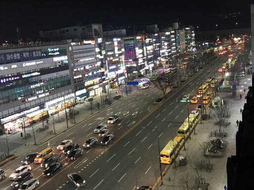 학원가와 먹거리촌이 밀집해 있는 평촌대로 전경. 안양시 제공