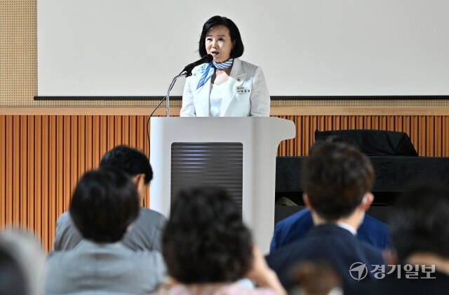 21일 오전 군포시장애인가족지원센터에서 열린 센터 개소식에서 정윤경 경기도의회 부의장이 축사를 하고 있다. 홍기웅기자