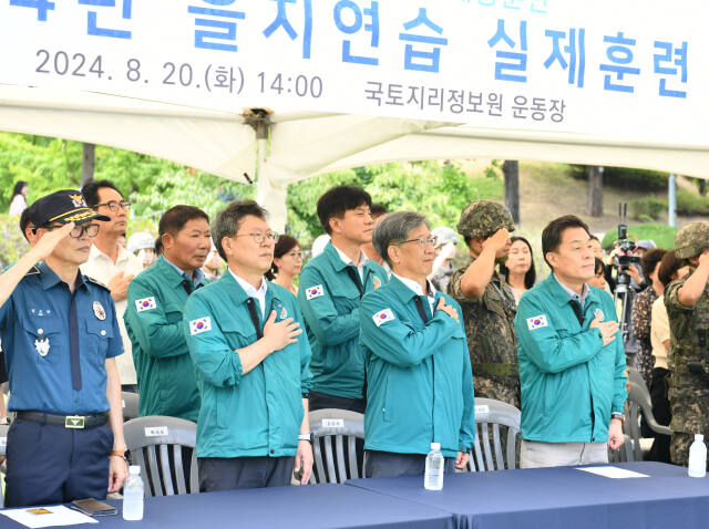 박사승 영통구청장이 지난 20일 국토지리정보원에서 열린 을지연습 실제훈련에 참여했다. 영통구 제공