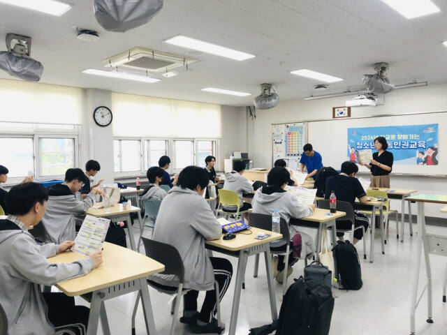 안양시가 경기게임마이스터고교에서 ‘찾아가는 청년정책 설명회’를 열고 있다. 안양시 제공