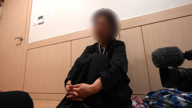 지난 22일 부천 중동의 한 호텔에서 발생한 화재 사고로 숨진 A씨(28·여)의 어머니 B씨. 민경찬PD