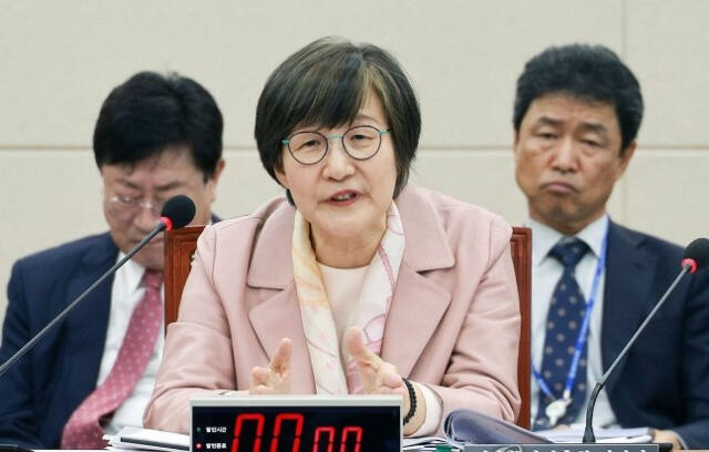 지난해 10월 19일 오후 국회에서 열린 과학기술정보방송통신위원회 국정감사에서 방송문화진흥회 권태선 이사장이 의원 질의에 답하고 있다. 연합뉴스