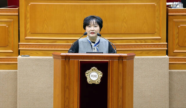 윤경숙 안양시의원이 시정질의를 하고 있다. 안양시의회 제공