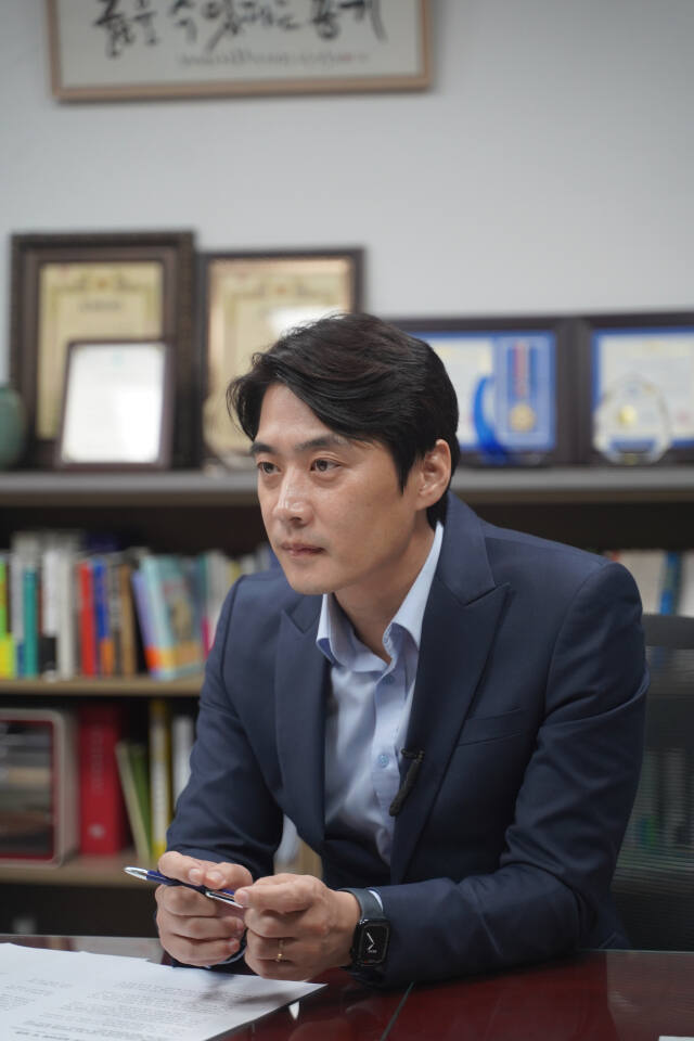 한준호 최고위원이 1일 경기일보와 인터뷰를 하고 있다. 의원실 제공