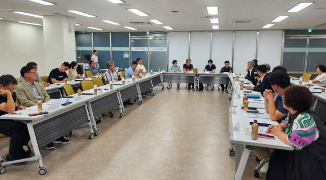 화성시가 지난달 30일 특례시 출범 주요 추진 사항 공유를 위한 ‘100만 특례시 준비위원회 제3차 정기회의’를 개최했다. 화성시 제공