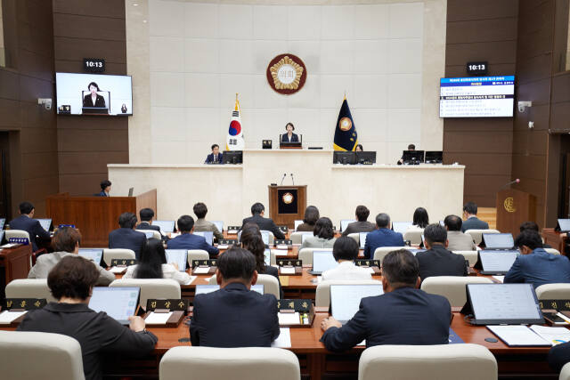 2일 오전 용인시의회 본회의장에서 제286회 임시회 개회식 및 제1차 본회의가 진행되고 있다. 용인특례시의회 제공