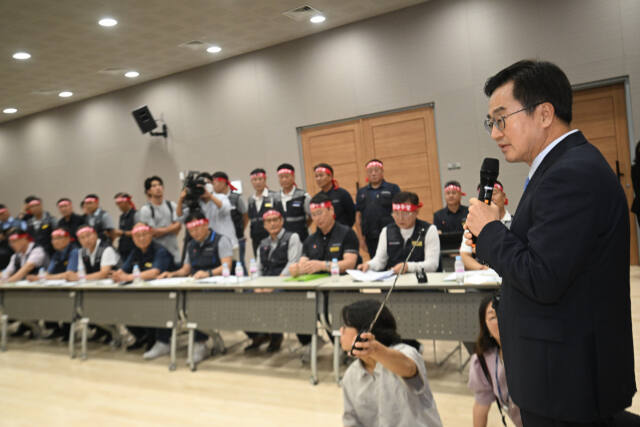 경기버스 노사 협상 중재 나선 김동연 지사 [포토뉴스]