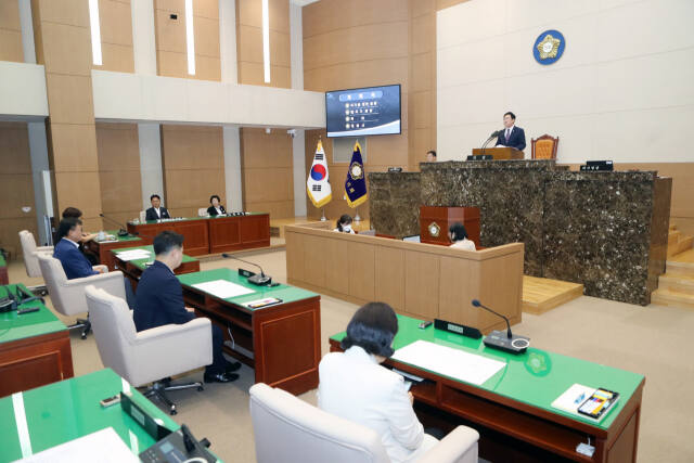 이천시의회가 제248회 임시회 개회해 제2회 추가경정예산안 등을 심의한다. 이천시의회 제공.