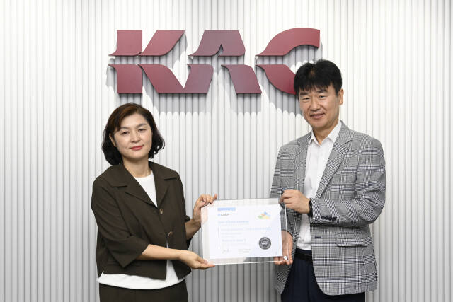 한국공항공사는 최근 미국 커뮤니케이션연맹(LACP)이 주최한 ‘2023 LACP 비전 어워드’에서 지속가능경영보고서 부문 1위를 차지해 3년 연속 대상에 올랐다. 공항공사 제공