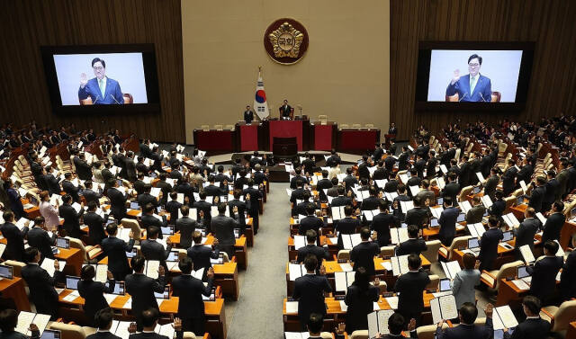 2일 국회 본회의장에서 열린 제22대 국회 개원식 겸 제418회국회(정기회) 개회식에서 의원들이 선서를 하고 있다. 연합뉴스