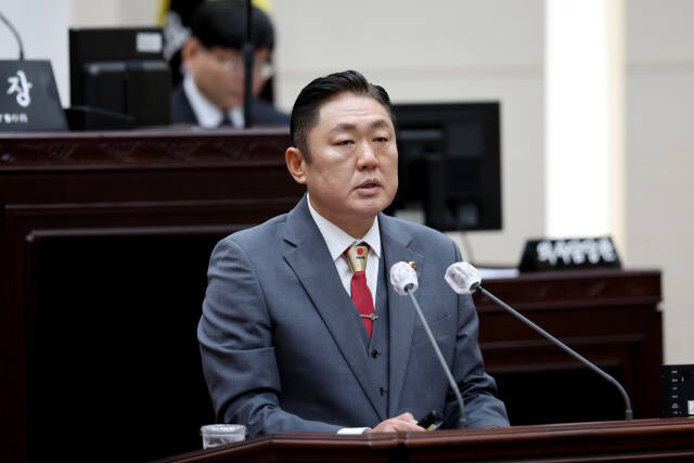 신충식 인천시의원(국민의힘·서구4)은 최근 열린 제297회 인천시의회 2차 본회의 5분 자유발언에서 “상수도 원수 단가 제도 개선이 필요하다”고 강조했다. 인천시의회 제공