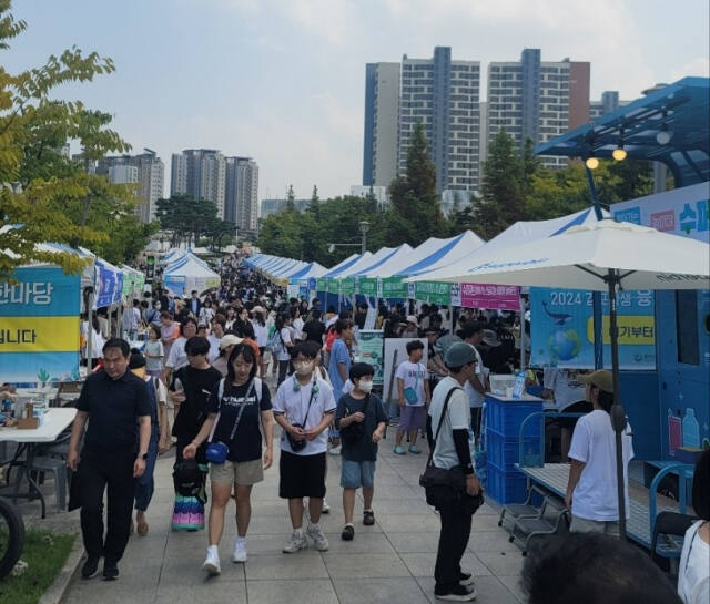 올해 여섯번째를 맞는 김포학생융합체험한마당에 학생, 교원, 시민 등 1만3천여명이 참여하며 성황을 이뤘다. 김포교육지원청 제공