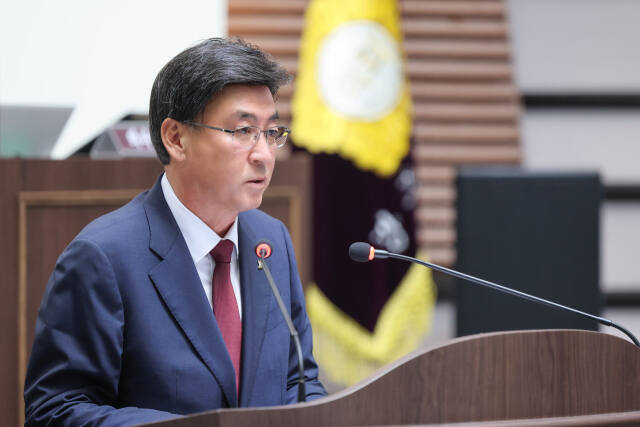 방세환 광주시장이 9일 오전 시의회 시정질문에 답하고 있다. 광주시 제공.