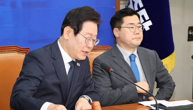 더불어민주당 이재명 대표가 11일 오전 국회에서 열린 최고위원회의를 주재하고 있다. 연합뉴스