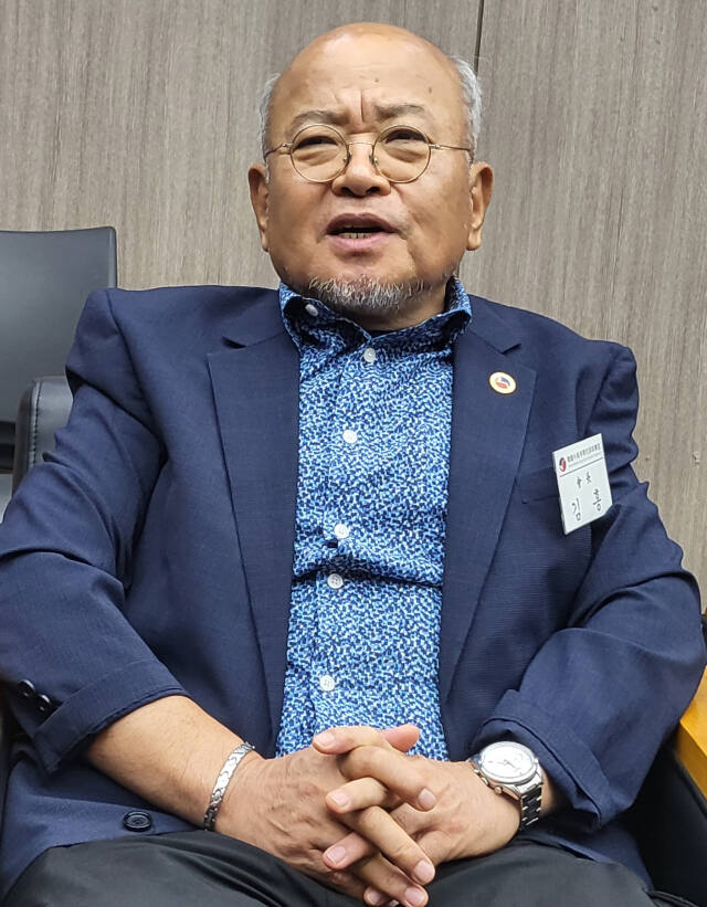 김홍 한국중·고배구연맹 회장. 황선학기자