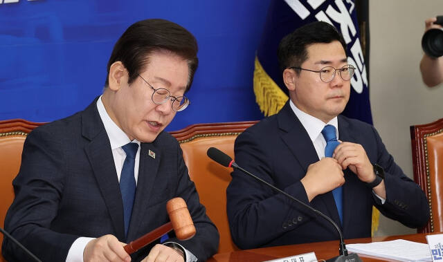더불어민주당 이재명 대표가 지난 9일 오전 서울 여의도 국회에서 열린 최고위원회의에서 의사봉을 치고 있다. 연합뉴스