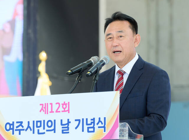 여주시민의 날 기념식에서 기념사를 진행하고 있는 이충우 여주시장. 여주시 제공