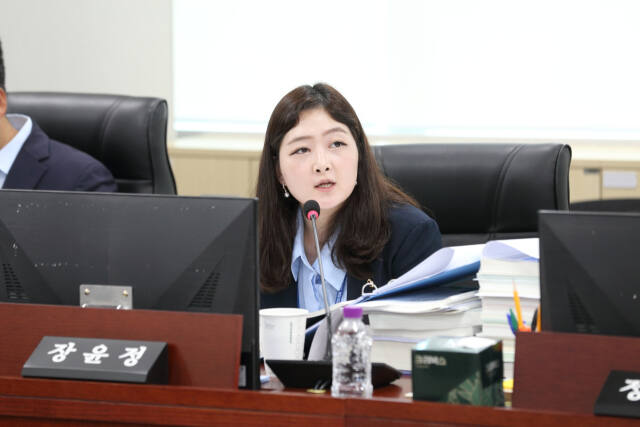 경기도의회 장윤정 의원이 어린이집에 도입 예정인 AI 푸드 스캐너 도입에 실효성에 의문을 제기했다. 장윤정 의원실 제공