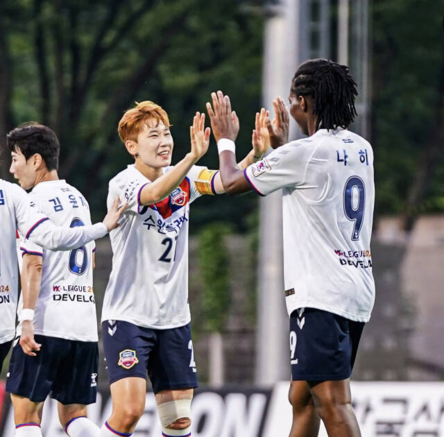 여자축구 ‘디벨론 2024 WK리그’ 2위 수원FC 위민이 경주한수원과의 정규리그 최종전서 창단 후 첫 정규리그 우승의 새 역사에 도전한다.수원FC 제공