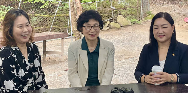 지난 19일 수원에서 모인 방미정 여주 터미널상점가상인회장, 정성순 군포 역전시장상인회장, 김태은 남양주 덕소상점가상인회장이 경기일보와의 인터뷰를 진행하고 있다. 곽민규PD