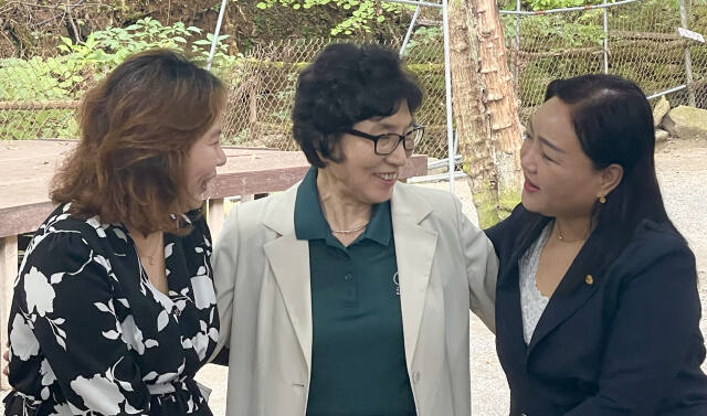 지난 19일 수원에서 모인 방미정 여주 터미널상점가상인회장, 정성순 군포 역전시장상인회장, 김태은 남양주 덕소상점가상인회장이 경기일보와의 인터뷰를 진행하고 있다. 곽민규PD
