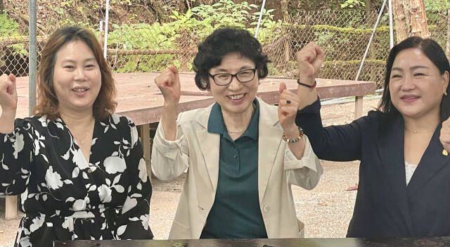 지난 19일 수원에서 모인 방미정 여주 터미널상점가상인회장, 정성순 군포 역전시장상인회장, 김태은 남양주 덕소상점가상인회장이 경기일보와의 인터뷰를 진행하고 있다. 곽민규PD