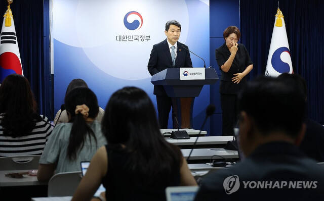 이주호 부총리 겸 교육부 장관이 의과대학 학사 탄력 운영 가이드라인을 발표하고 있다. 연합뉴스