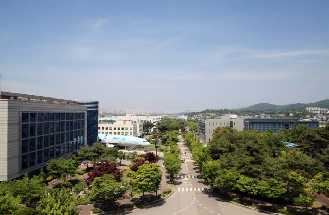 한국항공대는 올해 입시부터 모집 방법을 전계열 무전공 모집으로 전환한다. 항공대 전경. 항공대 제공